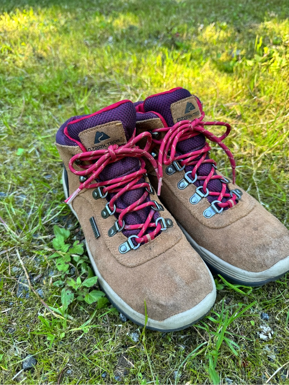 Ozark Trail Brown Suede Boots with Burgundy and Red Accents